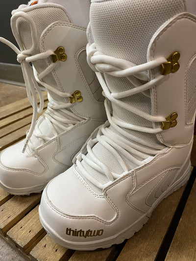 Thirtytwo - Woman's Exit Fit Boot - MSRP $179.00: White-unisex-5.5