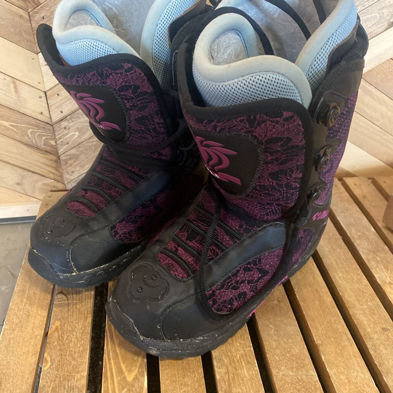 ThirtyTwo - Vela Snowboarding Boots- MSRP $240: Black/Pink Flower Embroidery-unisex-6 women