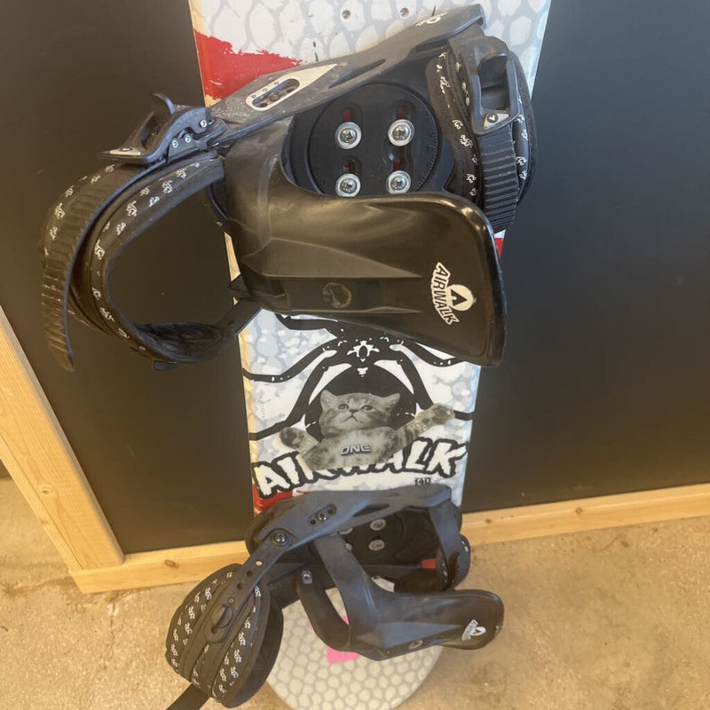 Airwalk - Snowboard - Airwalk Bindings - MSRP $260: Grey/Red--140