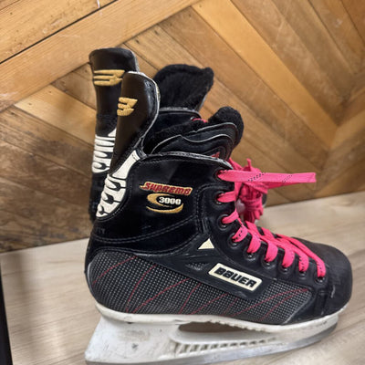 Bauer - Hockey Supreme Skates - MSRP Compared $110: Black/Pink Laces-women-5.5