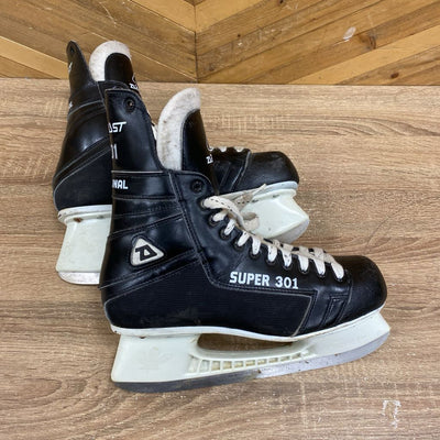 Daoust - Super 301 National Hockey Skates: Black -unisex-10.5D