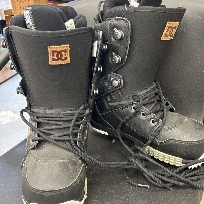 DC - Mutiny 2020 Snowboard Boots - MSRP compared $300: Black/White-men-M7