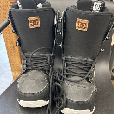 DC - Mutiny 2020 Snowboard Boots - MSRP compared $300: Black/White-men-M7