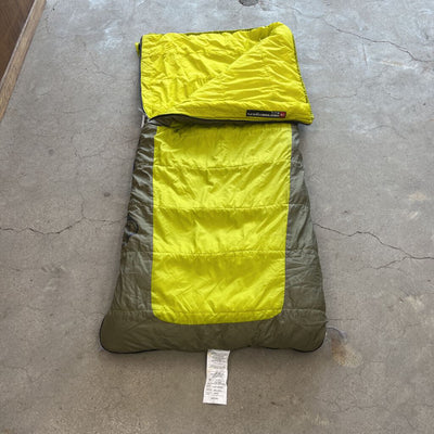 The North Face - Kid's Great Smoky Synthetic -7C Sleeping Bag - MSRP comp $130: Green/Grey-unisex-Kids Regular