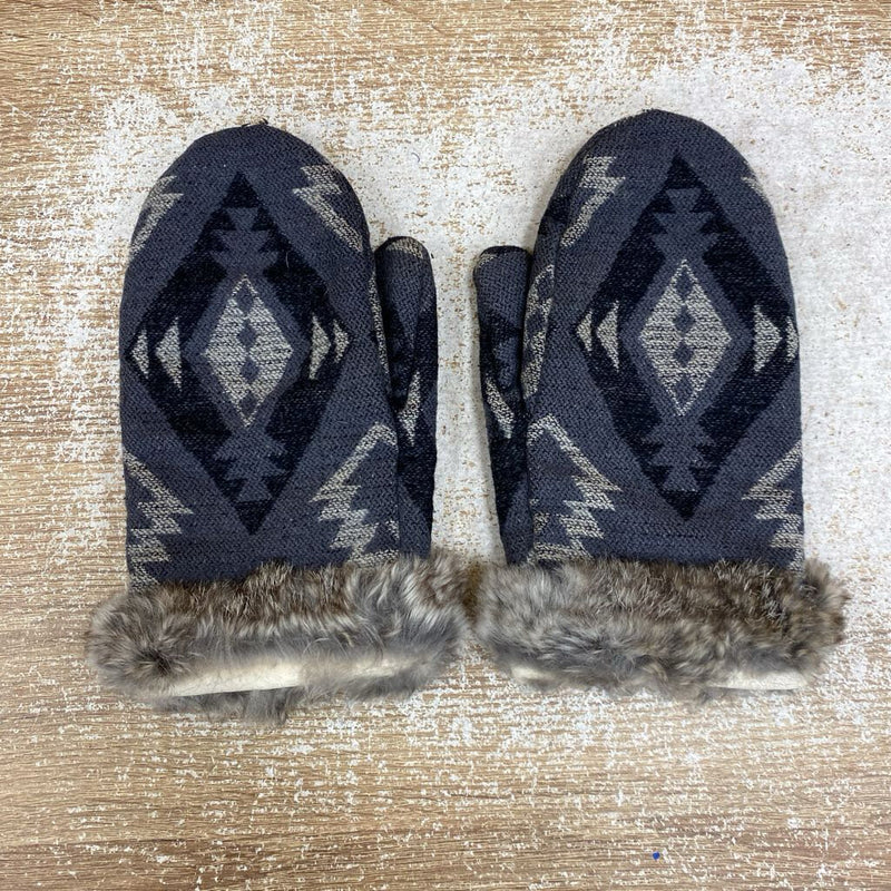 Manitobah Mukluks - Mitts - MSRP comp $85: Gray/Black/White-women-MD