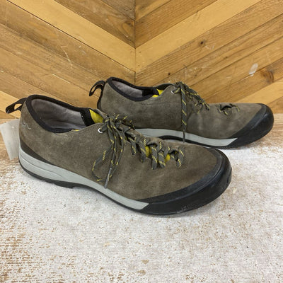 Arc'teryx - Men's Acrux SL Leather Approach Shoes: Brown/Yellow-men-M10.5