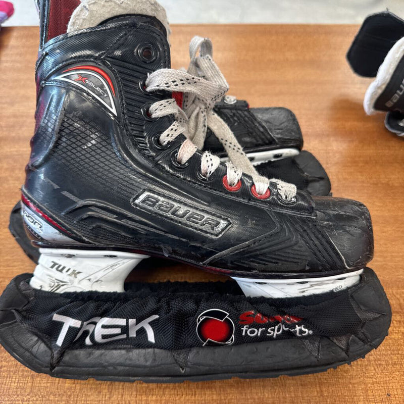 Bauer - Junior Vapor XSelect Hockey Skates - MSRP $180: Black/Red-children-3Y