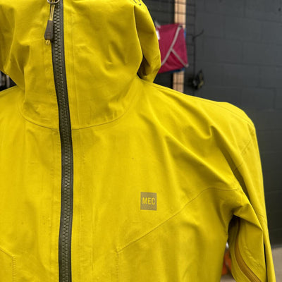 MEC - Men's Gore-Tex Shell Jacket - MSRP comp $470: Yellow-men-MD