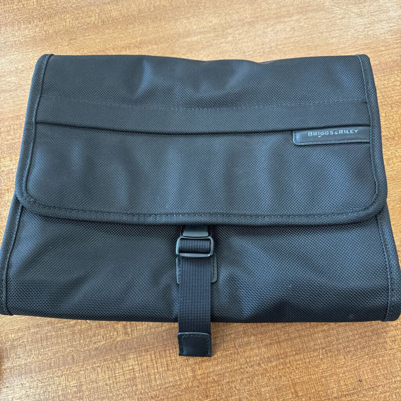 Briggs & Riley - Hangable Travel Toiletry Kit - MSRP $120: Black/Grey--