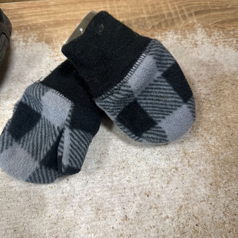 Gap - Baby Fleece Mitts: Black/Grey-children-XS/SM