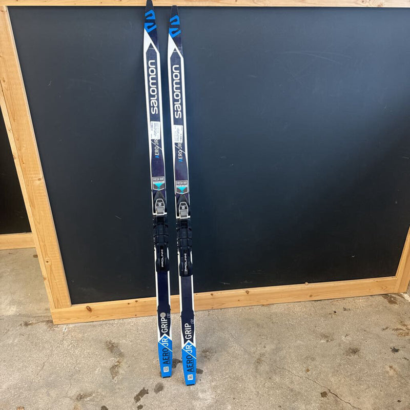 Salomon - Kids Aero Grip Jr Waxless XC Skis - SNS Prolink (NNN) Bindings - MSRP $180: Black Blue -children-131cm