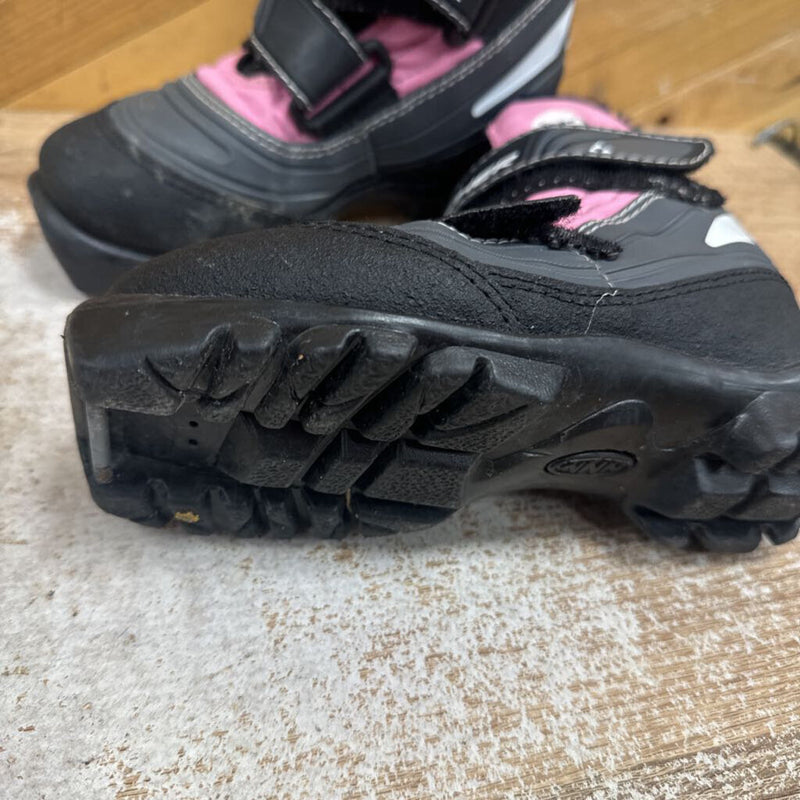 Fischer- snowstar nnn ski boot- MSRP $90: Black Pink -children-30