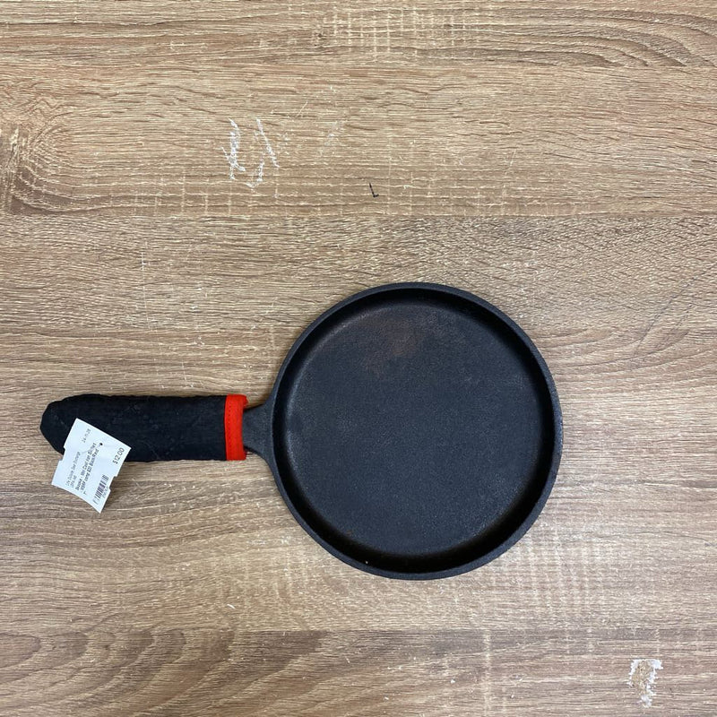 Skookie - Mini Cast Iron Skillet - MSRP comp $20: Black/Red--7"