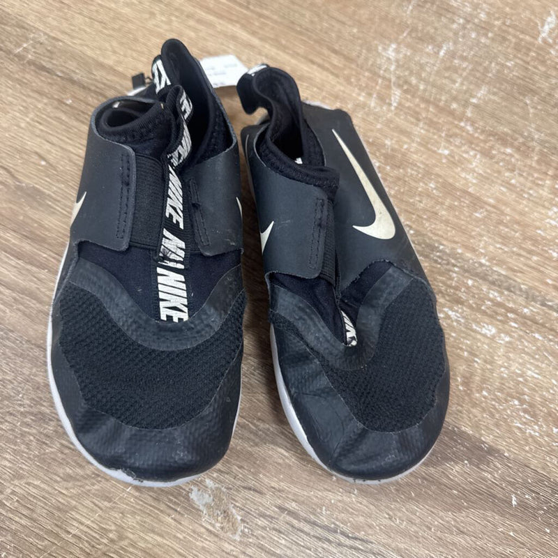 Nike - Kids Slip-On Shoes : Black/White-children-10