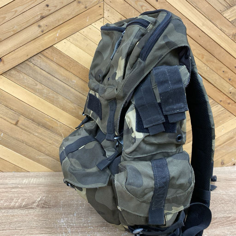 Oakley- Mechanism Backpack- MSRP compared $165: green camo --