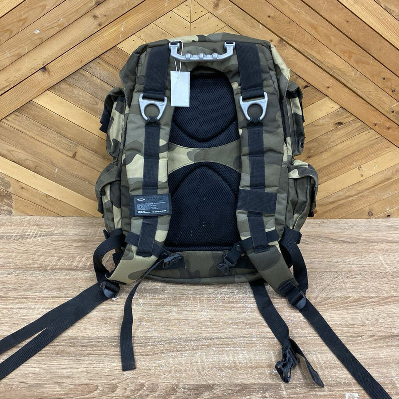 Oakley- Mechanism Backpack- MSRP compared $165: green camo --