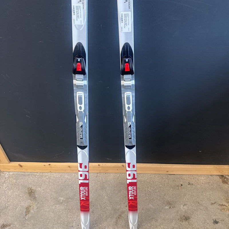 Rossignol XTour venture Waxless XC Skis With Salomon SNS Profil Bindings MSRP $ 270: white grey --196