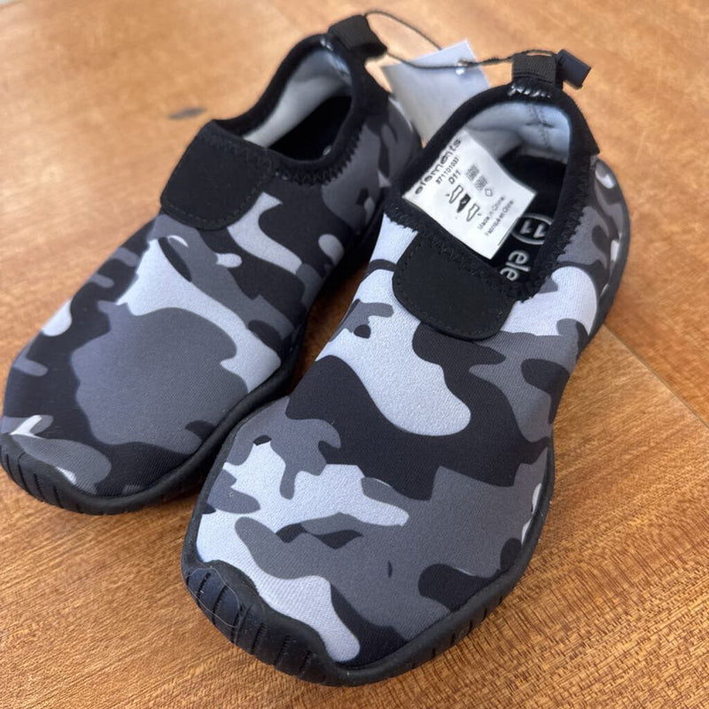 elements - Kids Water Shoes - MSRP $10: Black/Grey Camo-children-11T