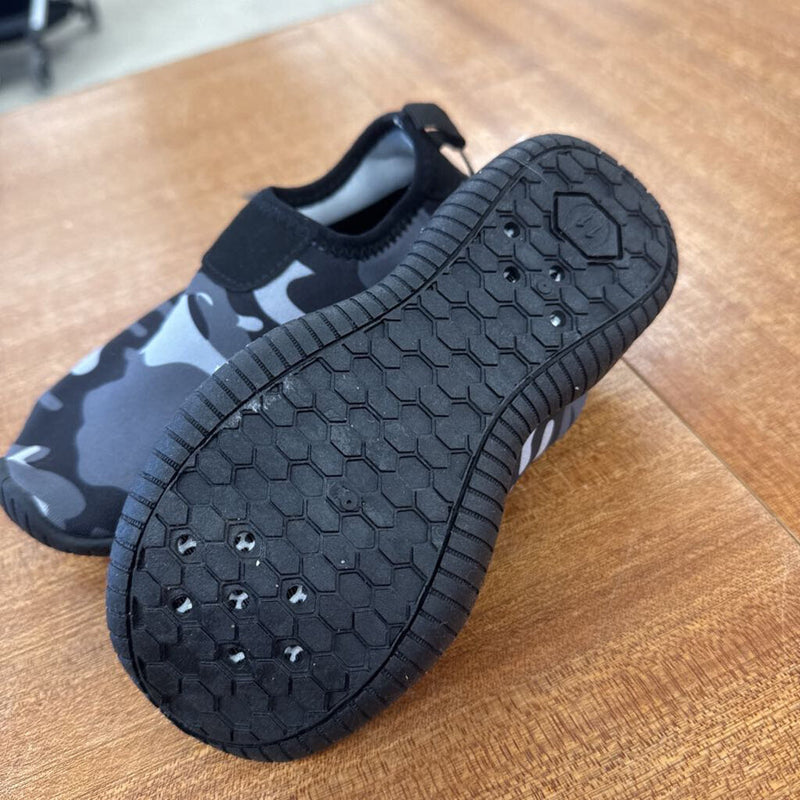 elements - Kids Water Shoes - MSRP $10: Black/Grey Camo-children-11T