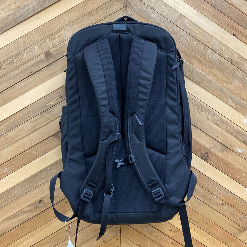 Gregory Border- 40 Carry On Travel Pack - MSRP $265 : Black --40L