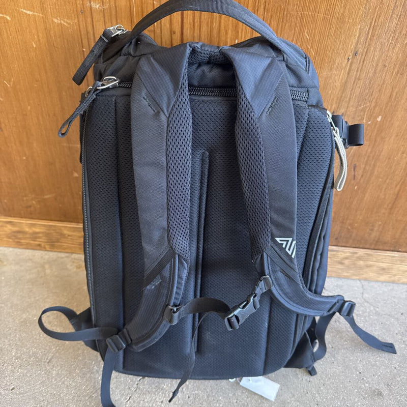 Gregory - Compass 40 Backpack - Unisex - MSRP $175: Black --40L