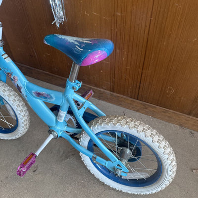 Huffy - Kids' Frozen Bike with Handlebar Tassel (training wheels- 15 - MSRP $150: Light Blue/Purple-children-