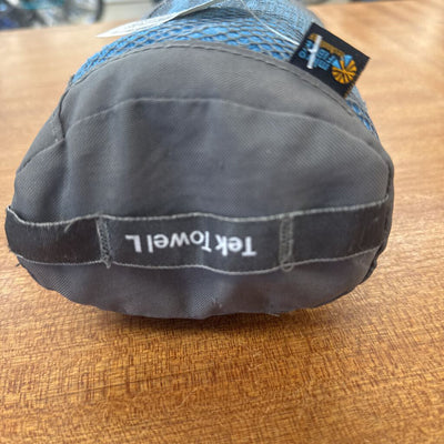 Sea to Summit -Tek Towel Large- MSRP $39: Blue, Gray-unisex-LG