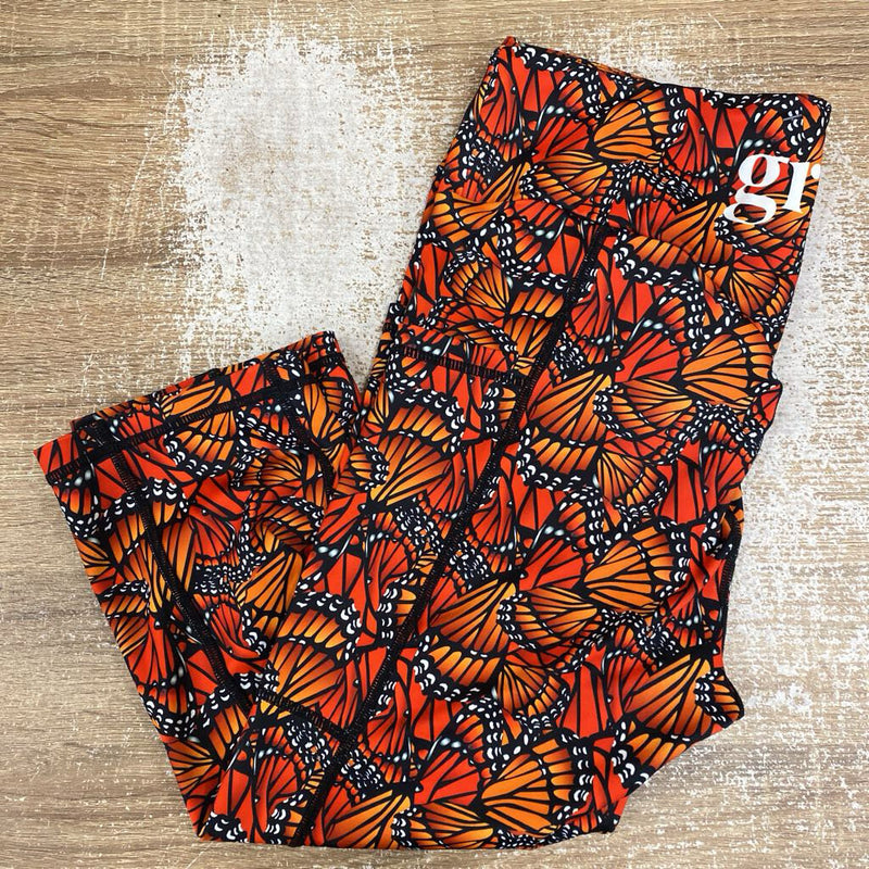 Ali - Cropped Leggings: red, black, orange-women-MD