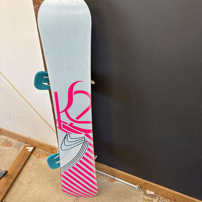 K2 - Skyla Snowboard - Forum Aura Bindings: White / Pink / Blue--147cm