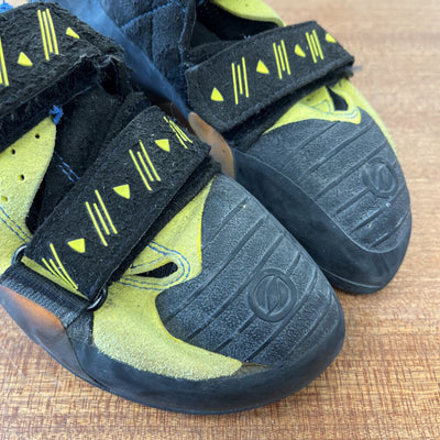 Scarpa - Booster S Climbing Shoes - MSRP $189: Black/Yellow-women-38
