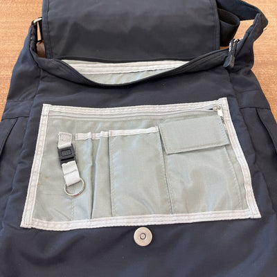 Derek Alexander - Messenger Bag - MSRP comp $95: Black--