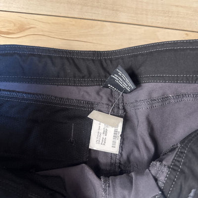 Prana - Men’s belted Hiking Pants- MSRP $148: black-men-LG
