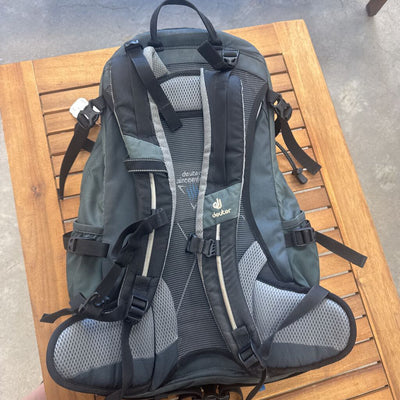 Deuter- Futura 28 Backpack- MSRP $120: Gray-unisex-28L