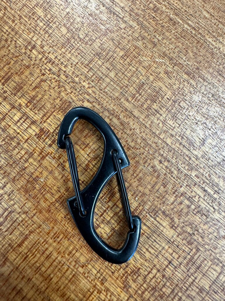 Green Plastic Carabiner Clip: black-unisex-2inch