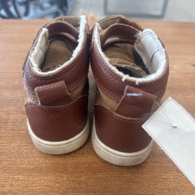 UGG Brown Velcro Childen's Boots: brown-children-12T