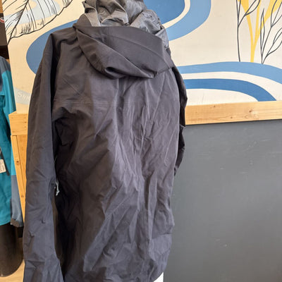 Arc'teryx- Women's Beta AR Jacket- MSRP $800: black-women-LG