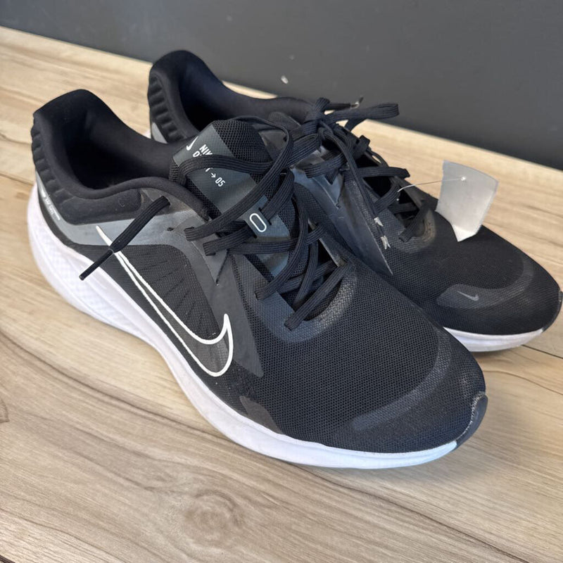 Nike Running Shoes Size 12: Black-men-12