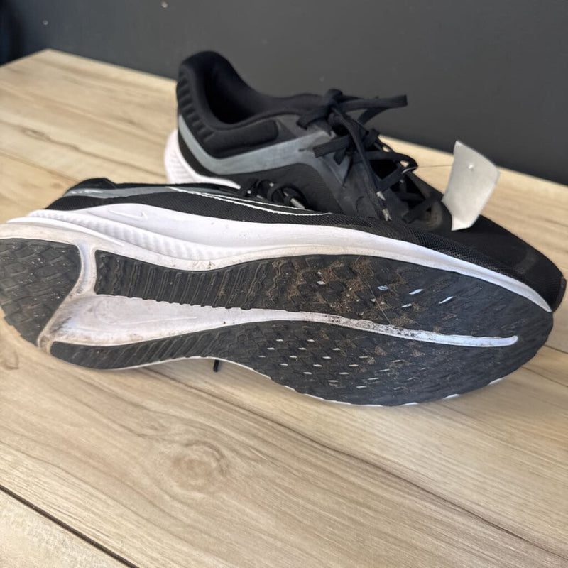 Nike Running Shoes Size 12: Black-men-12