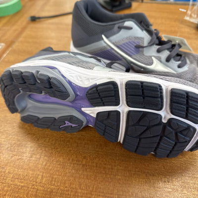Mizuno- Women's Running Shoes- MSRP $ 130: Gray-women-6.5