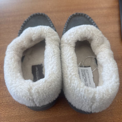 Manitobah Mukluks - Kids Cabin Clogs - MSRP comp $65: Grey/White-children-3Y