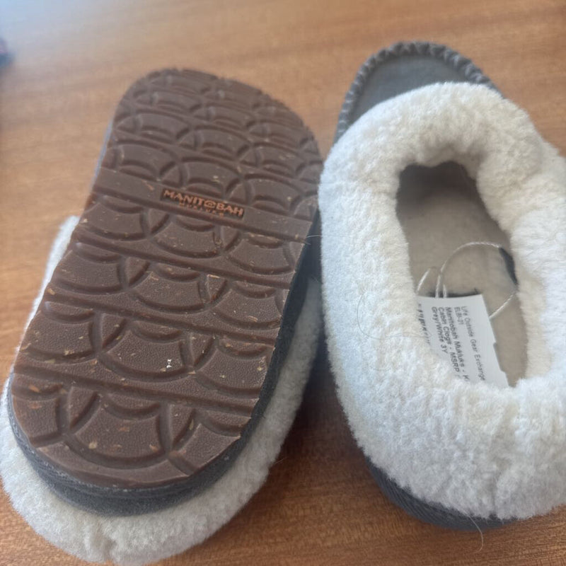 Manitobah Mukluks - Kids Cabin Clogs - MSRP comp $65: Grey/White-children-3Y