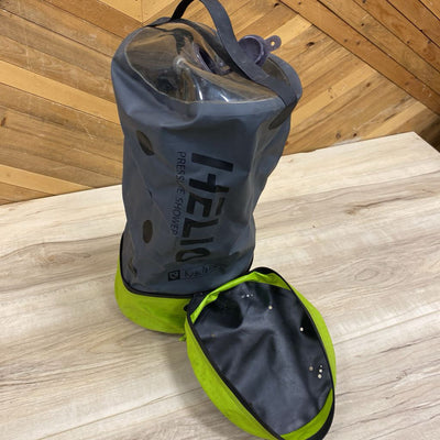 Nemo Helio Pressure Shower: black and green-unisex-11L