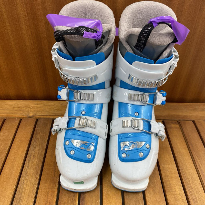 Nordica Fire Arrow Team 3 Ski Boots: White and Blue-children-23-23.5