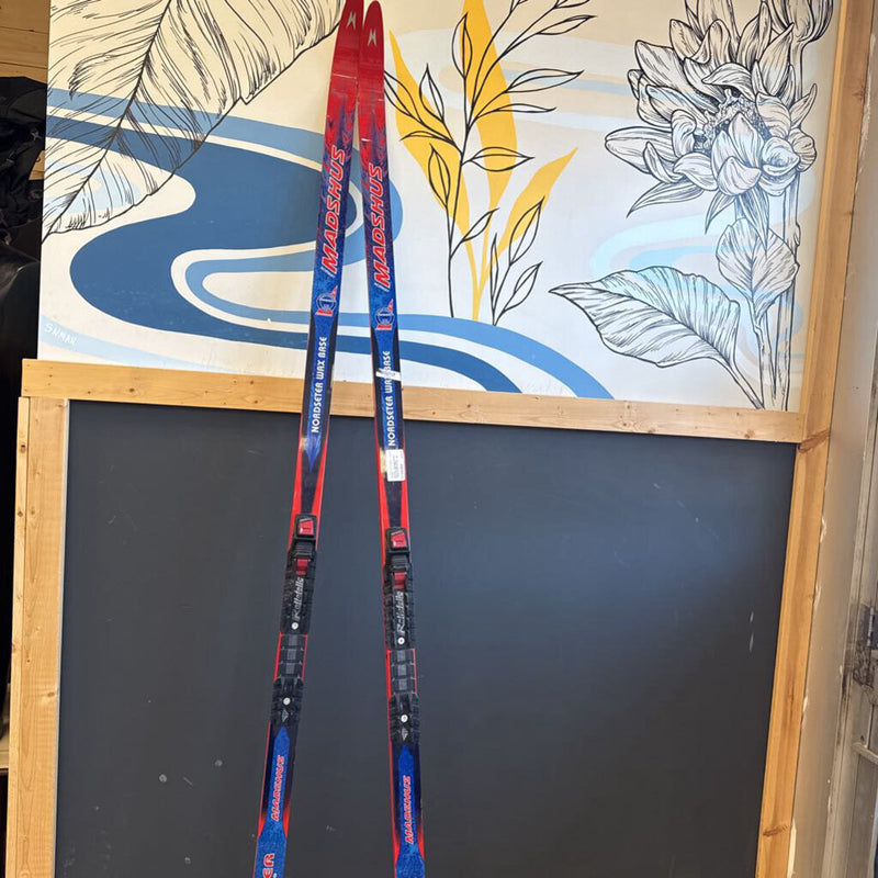 madshus - adventure touring series 520 NNN- MSRP compared $299: red blue --205