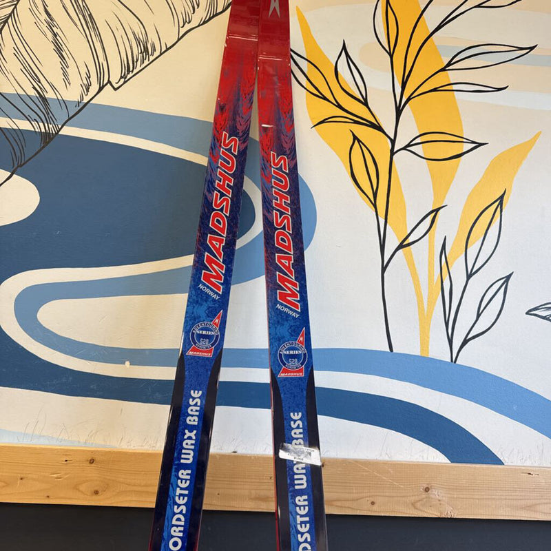 madshus - adventure touring series 520 NNN- MSRP compared $299: red blue --205
