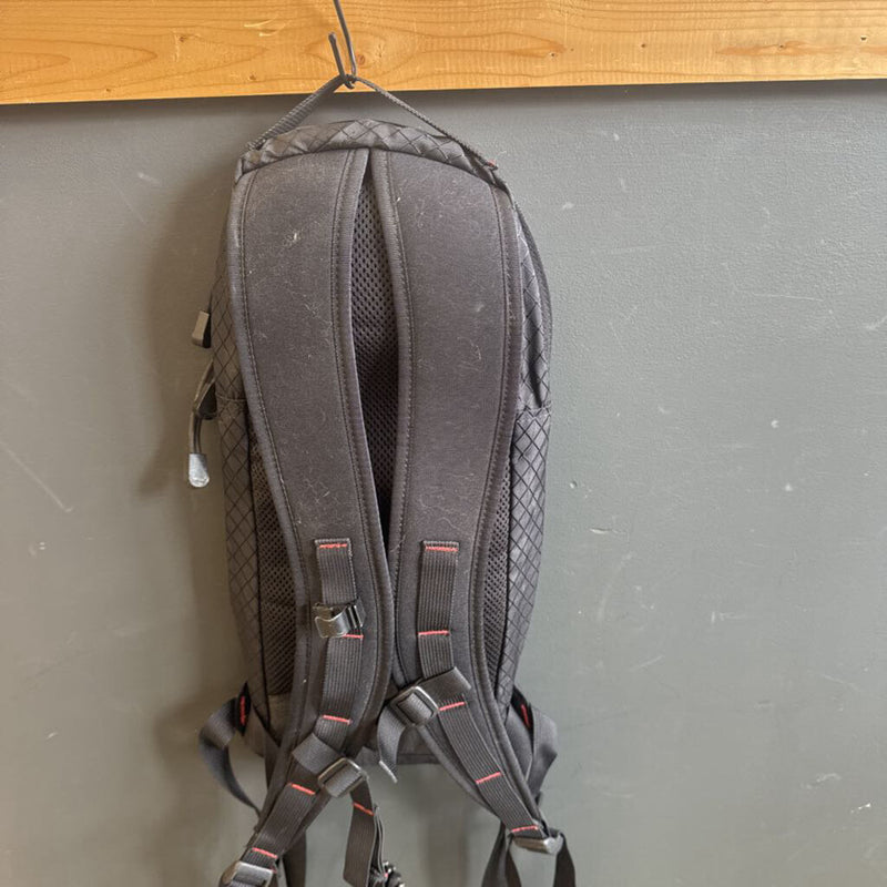 MEC - Vintage Hydration Backpack : --