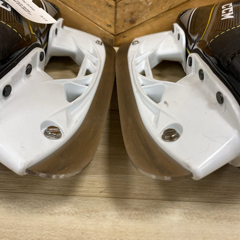 CCM- 9050 Youth Hockey Skates- MSRP $175: Black-children-4Y