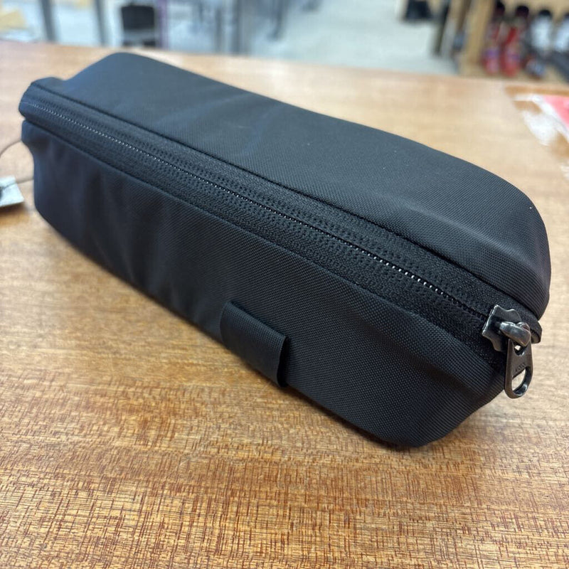 Evergoods - Civic Access Pouch 0.5L- MSRP $60 : black-unisex-