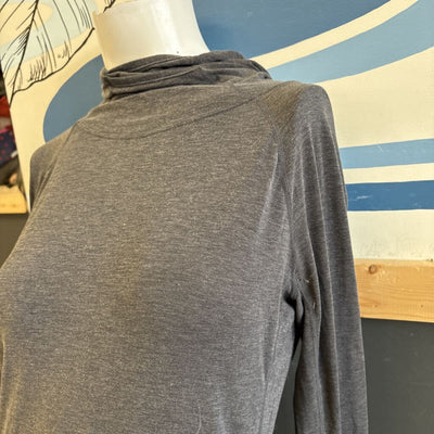 GapFit Breathe Respirant Long Sleeve Shirt: gray-women-xs