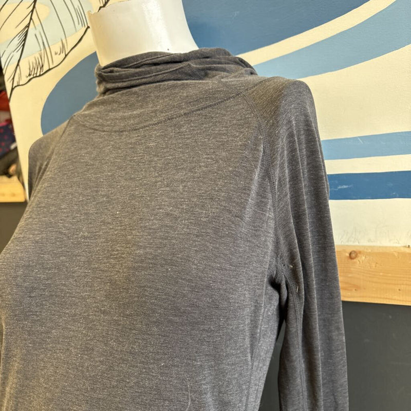 GapFit Breathe Respirant Long Sleeve Shirt: gray-women-xs